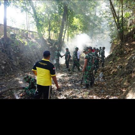 KERJA BAKTI BERSIH SUNGAI PESING